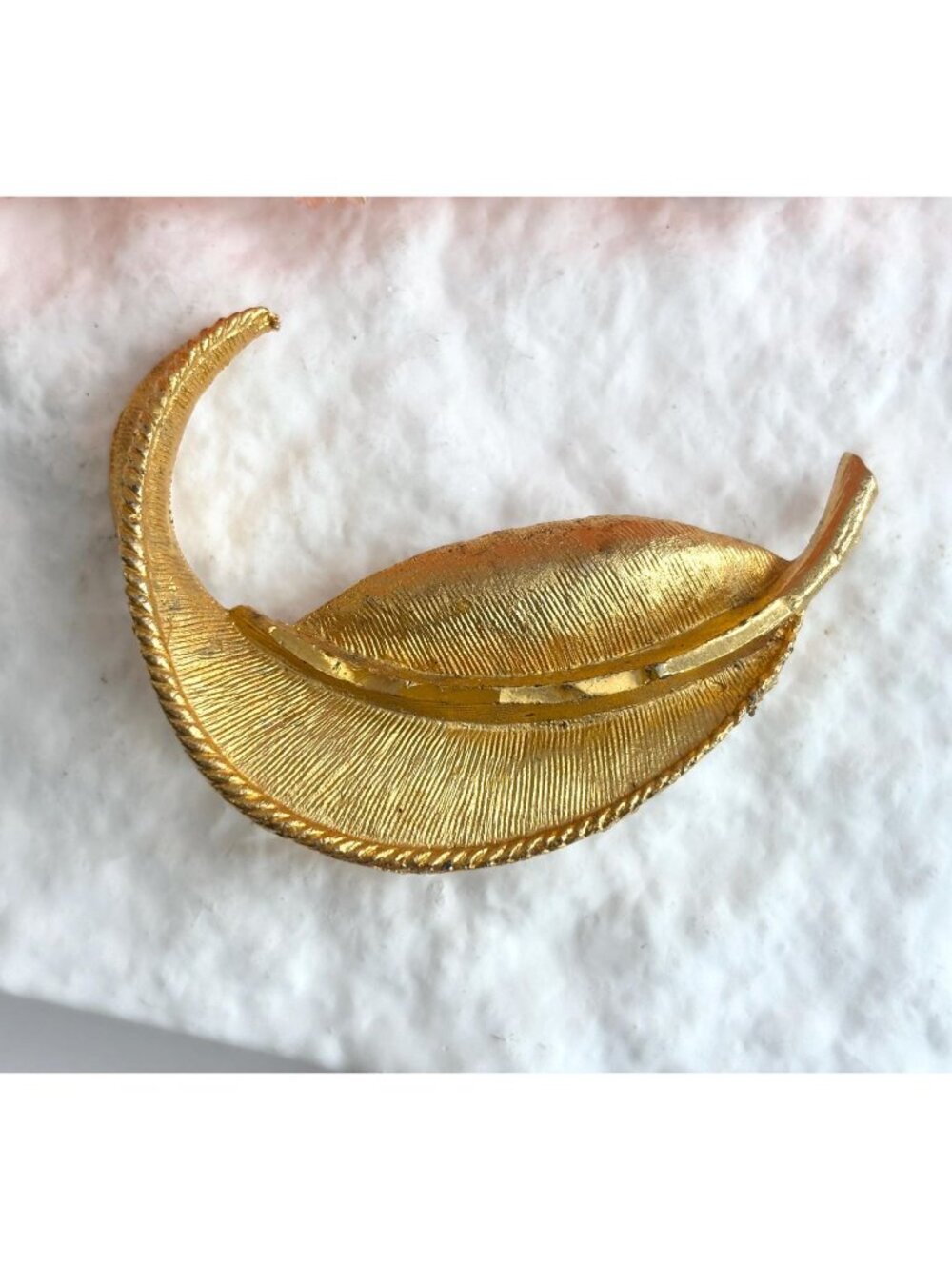 Modernist 80's Gold Toned Leaf Shaped Textured Vintage Costume Jewelry Brooch